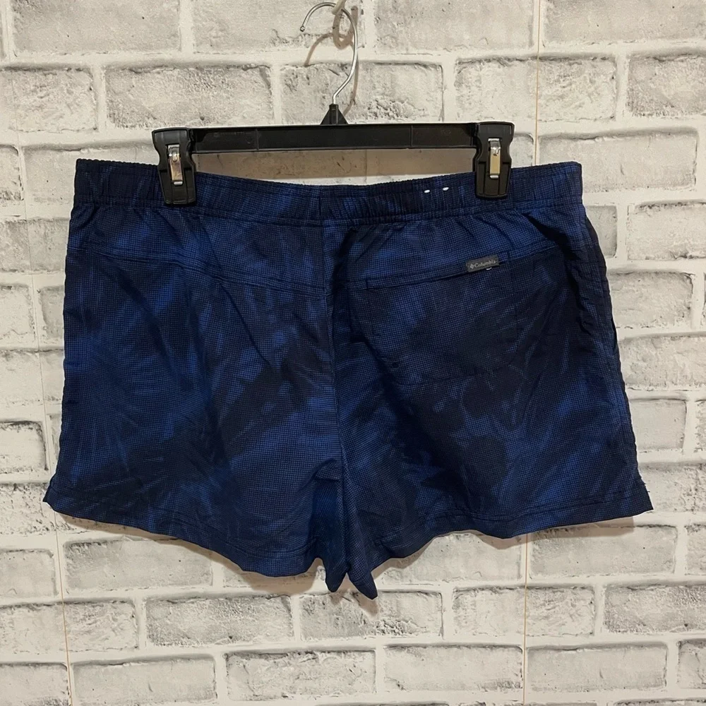 Women’s Columbia two tone blue colored shorts Large
